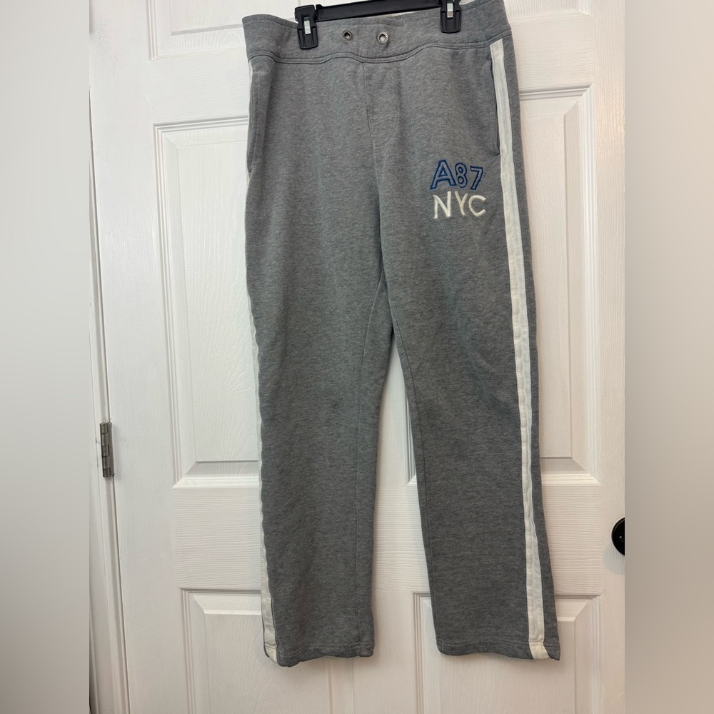 Aeropostale Men’s Gray Sweatpants Size Medium